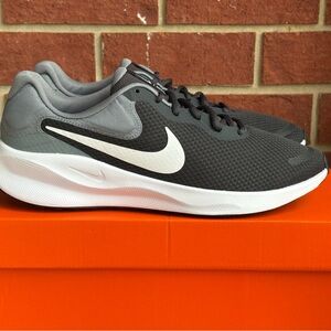 Nike Revolution 7 Cool Grey White Mens New Sneakers Running Shoes